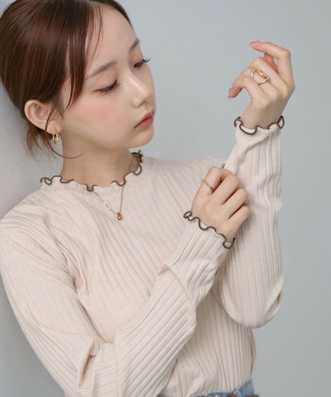 日本 Bab - 木耳滾邊典雅羅紋長袖上衣-高領-淺灰 (M)