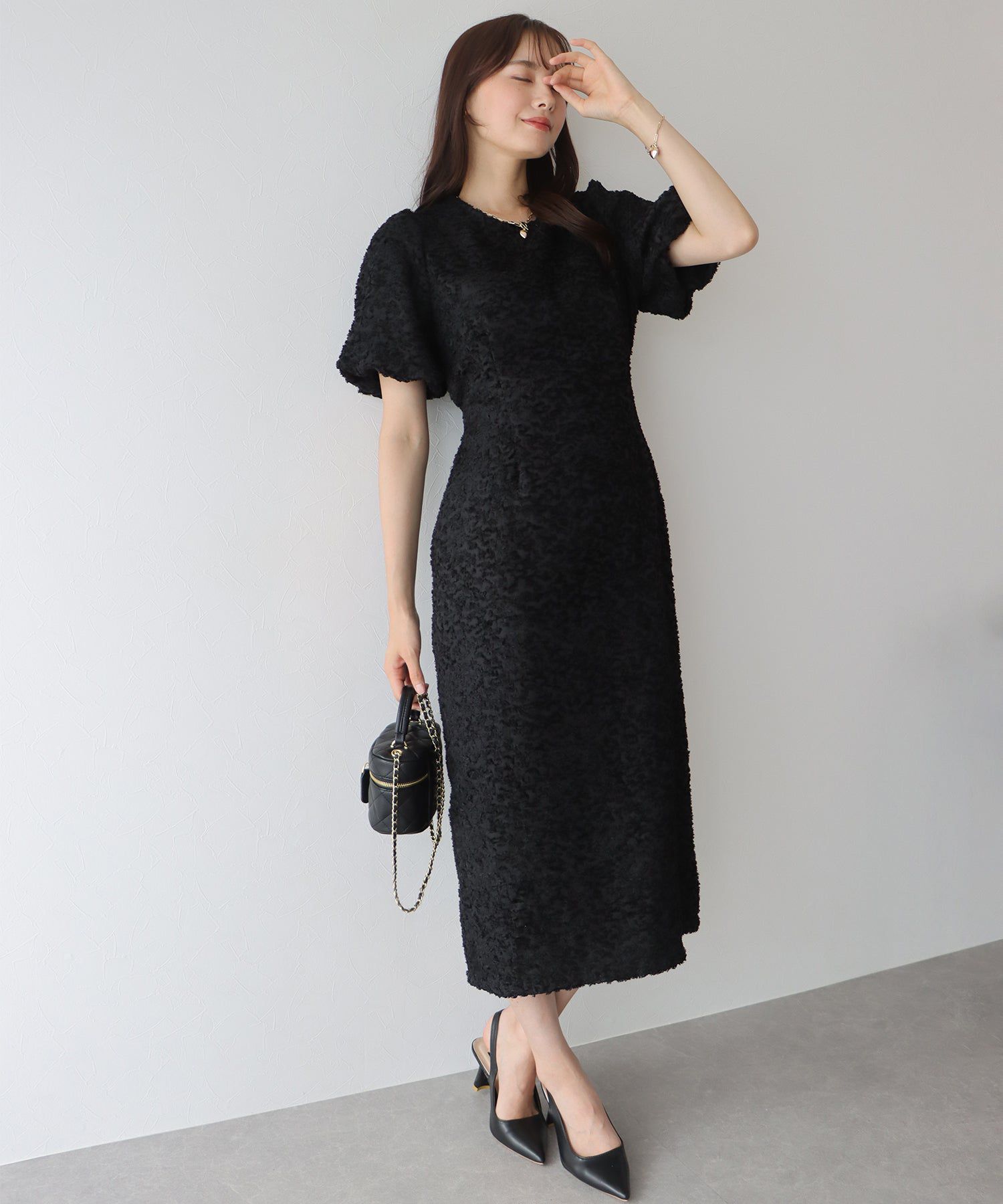 日本 BLUE EAST - 時尚抽鬚後綁帶泡泡袖洋裝-米杏