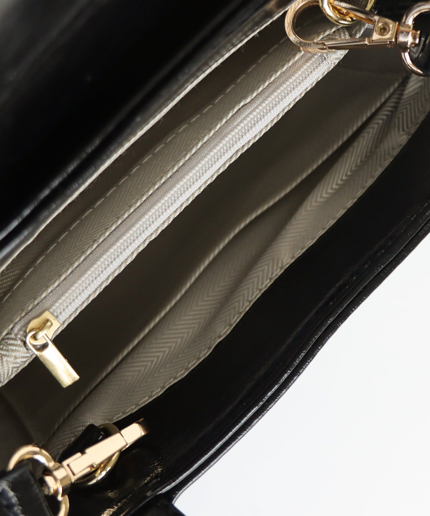 日本 BLUE EAST - 2WAY愛心金釦皮革肩背包-黑