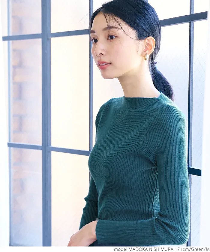 日本 COCA - 輕量柔軟 船型領薄針織上衣-高原綠