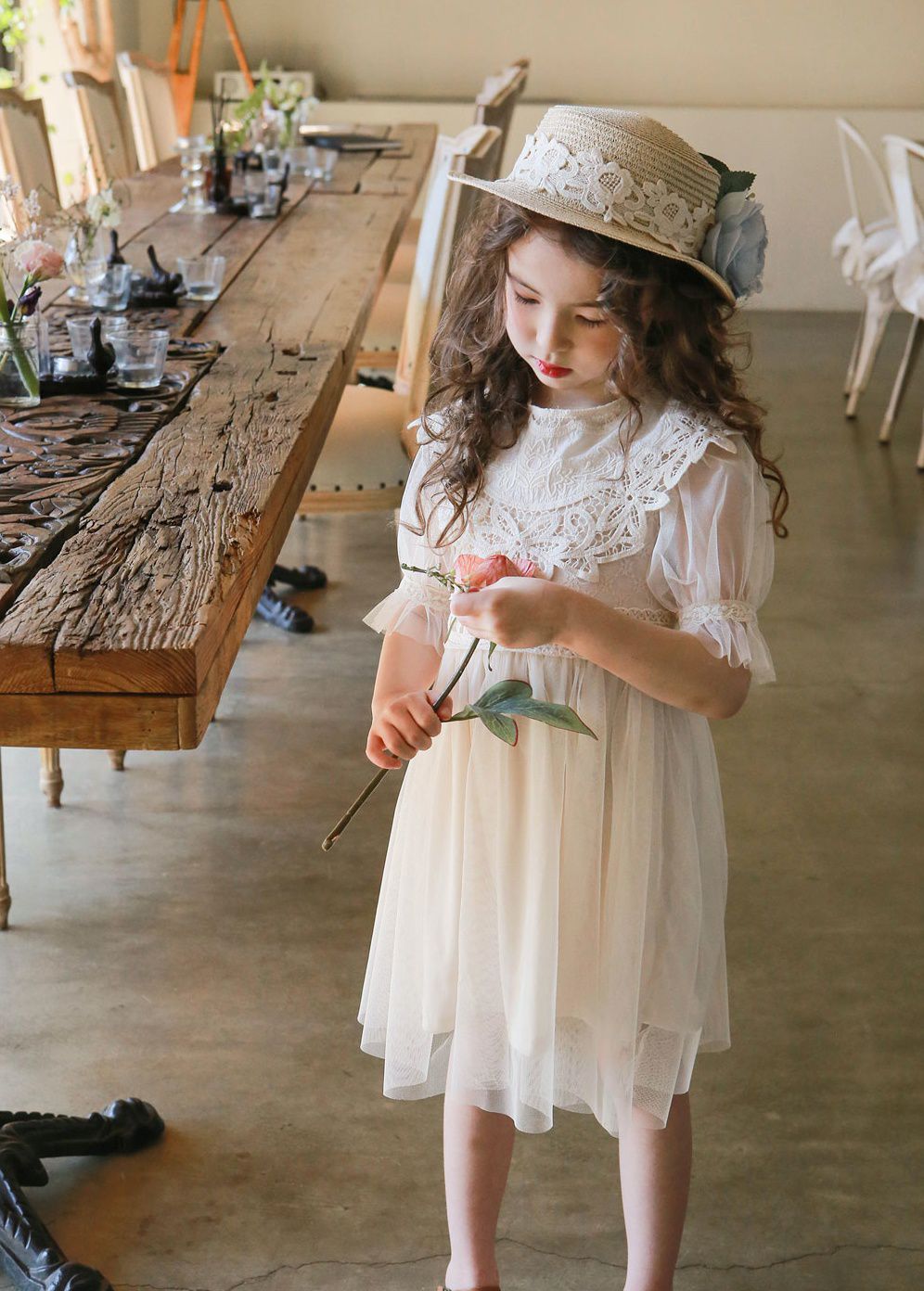 韓國 PuellaFLO - 鏤空花朵圓領網紗洋裝-米白