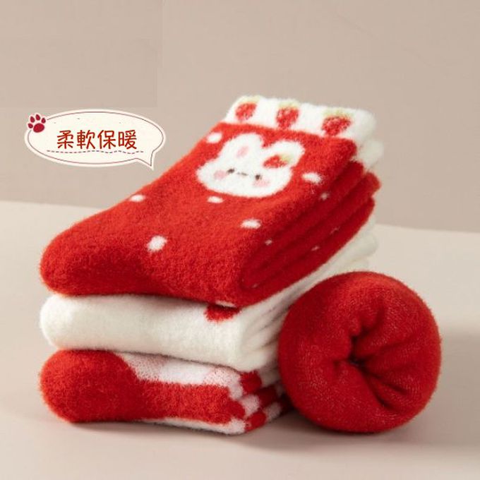 紅色聖誕新年白兔草莓雲朵絨保暖中筒襪
