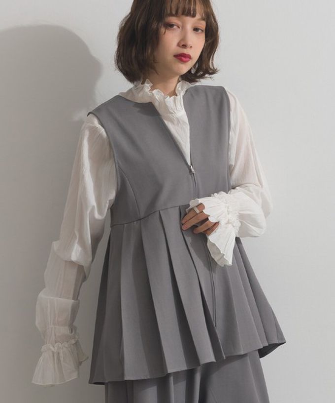 日本 ELENCARE DUE - 正式感斜紋布優雅百褶背心-卡其棕