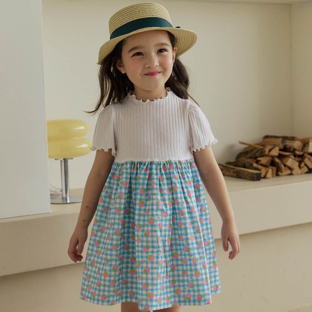 木耳邊拼接草莓格紋短袖洋裝-白X藍