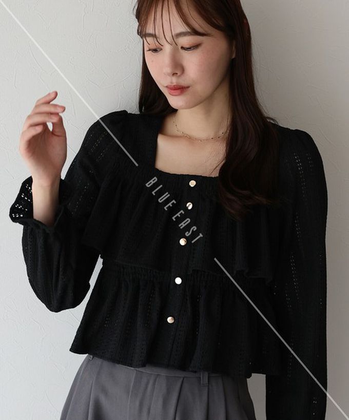 日本 BLUE EAST - 都會方領飄逸緹花層次長袖上衣-淺藍