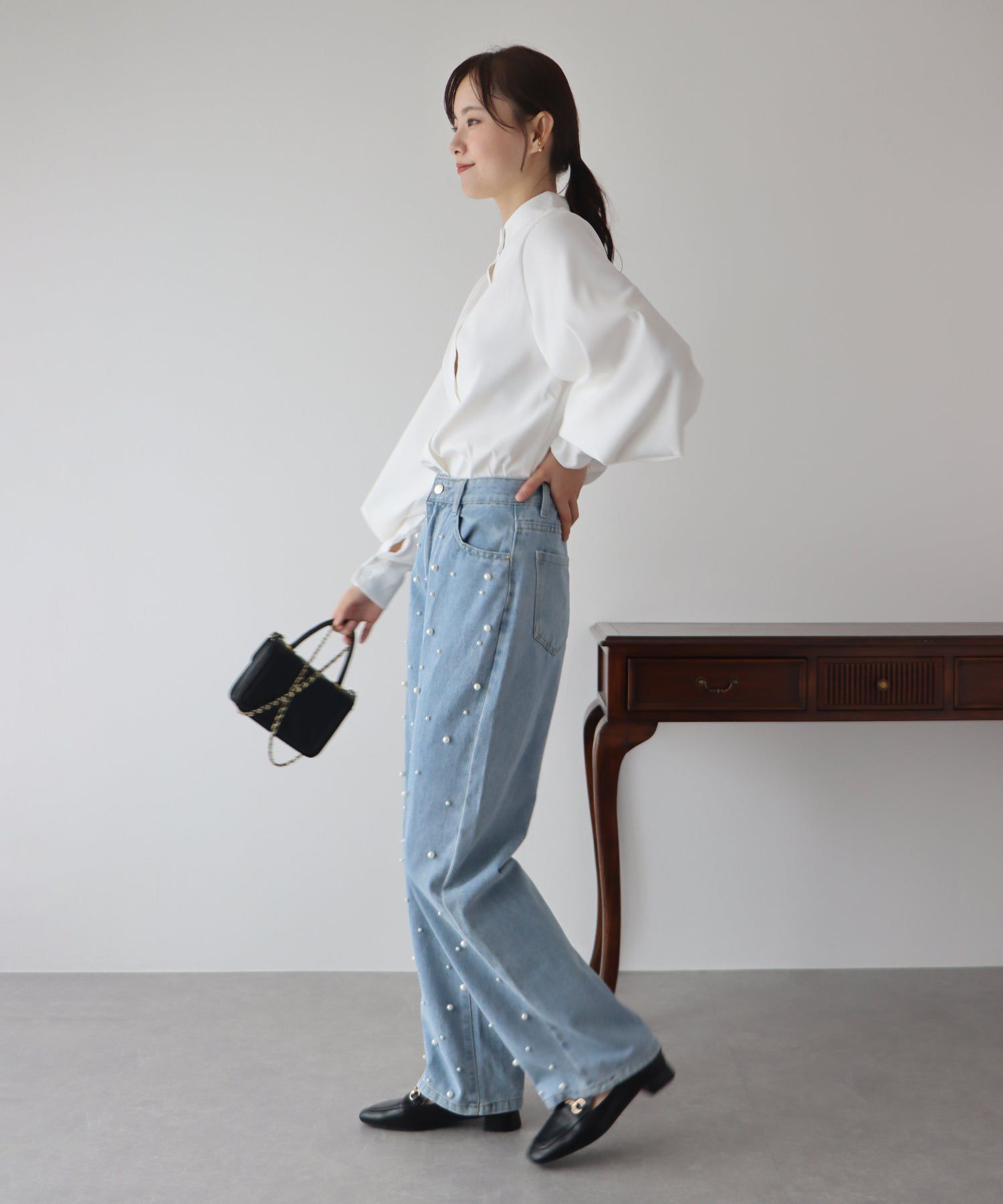 日本 BLUE EAST - 知性小立領氣球長袖襯衫-淺粉