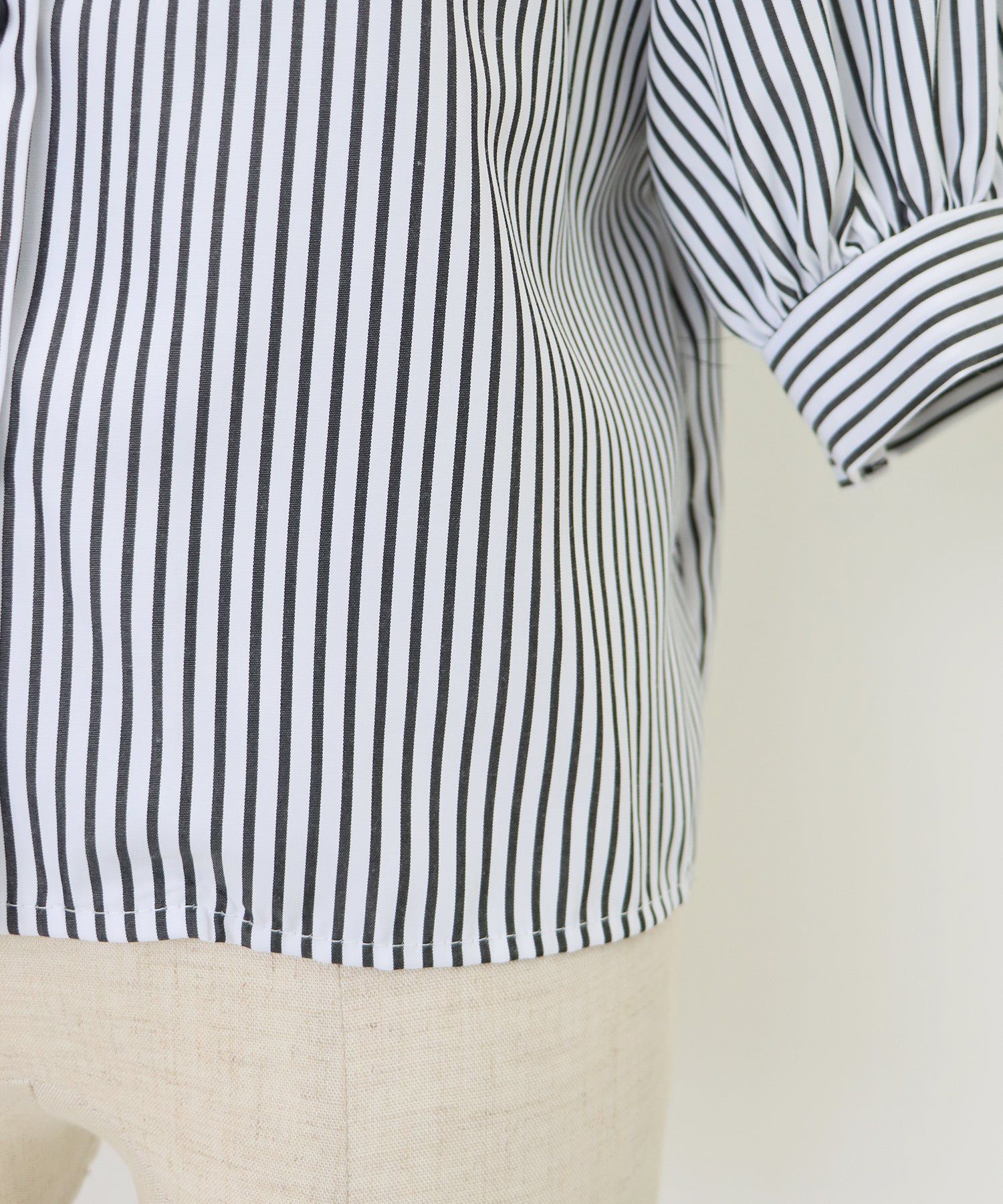 日本 BLUE EAST - 百搭翻領澎澎袖襯衫-直條紋-水藍