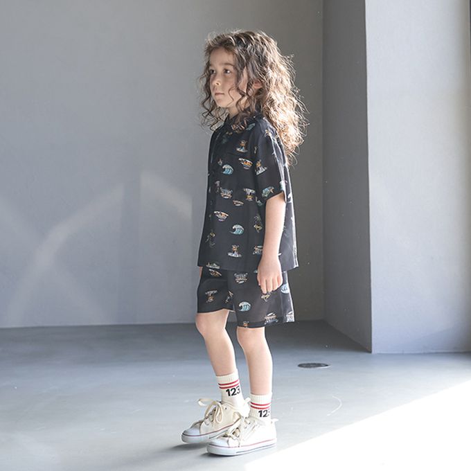 日本 b-ROOM - 滿版時髦印花休閒襯衫-衝浪-炭黑