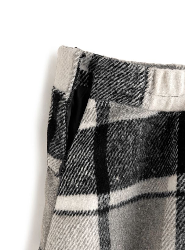 日本 GRL - 定番格紋份量感傘狀長裙-黑白