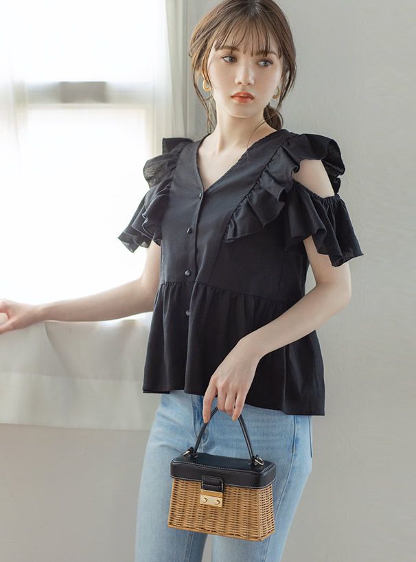 日本 GRL - 優雅荷葉邊挖肩V領短袖上衣-天使白