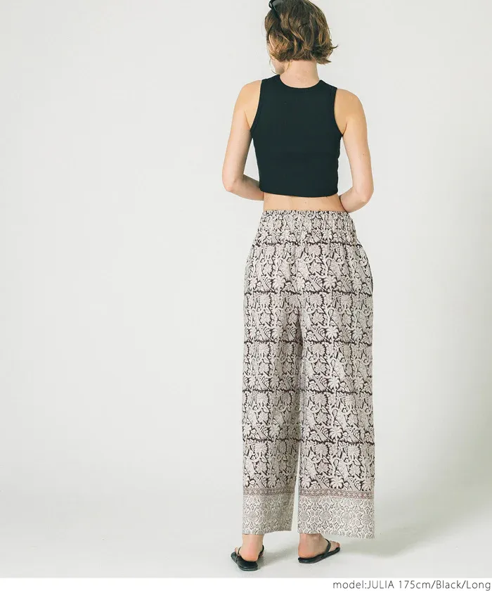 日本 COCA - 透氣印花修身寬褲-窗櫺印花-黑