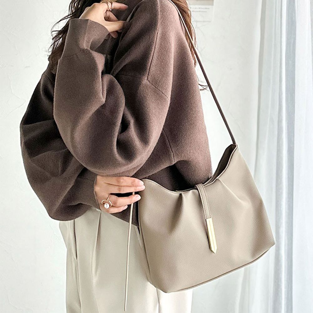 簡約成熟感柔軟皺摺肩背/側背包-咖啡棕