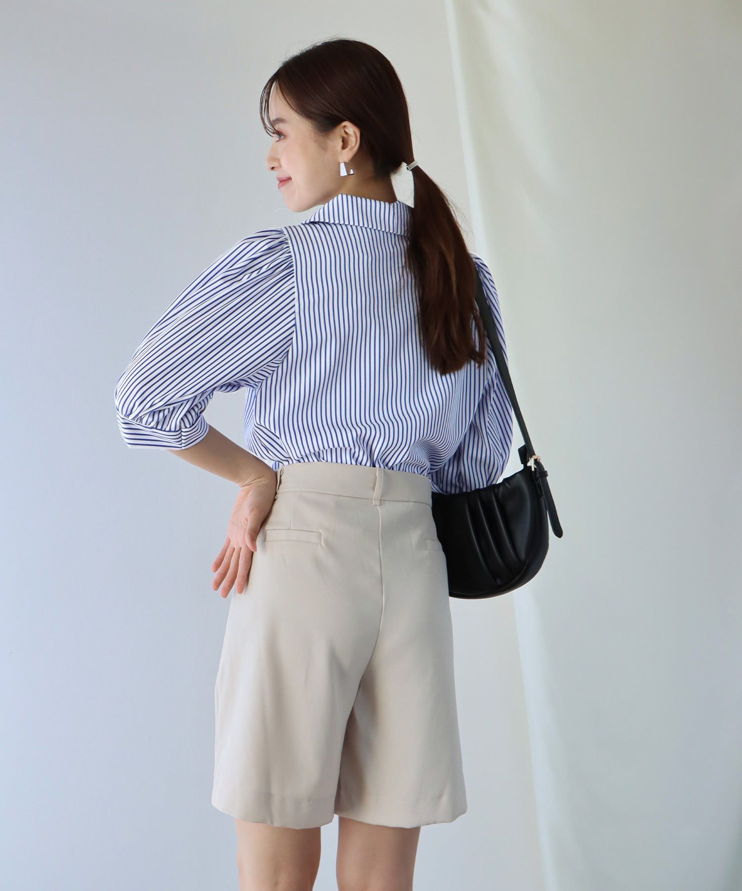 日本 BLUE EAST - 百搭翻領澎澎袖襯衫-直條紋-水藍