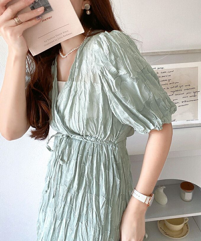 日本 Classical Elf - 透膚露背花卉皺摺深V泡泡袖洋裝-淺綠