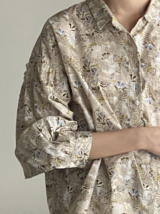 韓國女裝連線 - 花草圖樣翻領拼接長袖襯衫-卡其 (FREE)