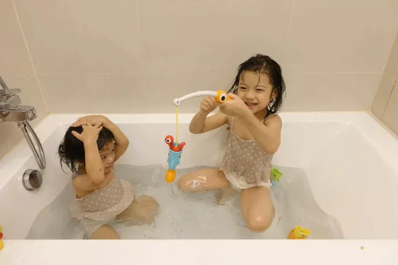 讓寶寶愛上洗澡【Yookidoo 洗澡玩具】開心洗澎澎，晚上更好睡
