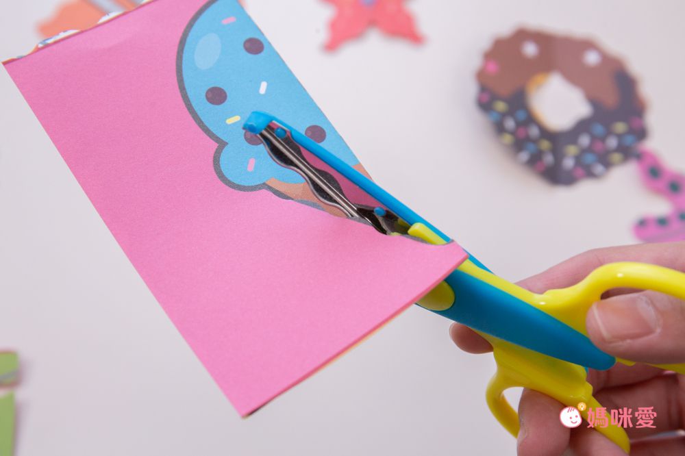 韓國最夯【韓國 ROI BOOKS】閃亮換裝寶石貼、公主彩妝遊戲書