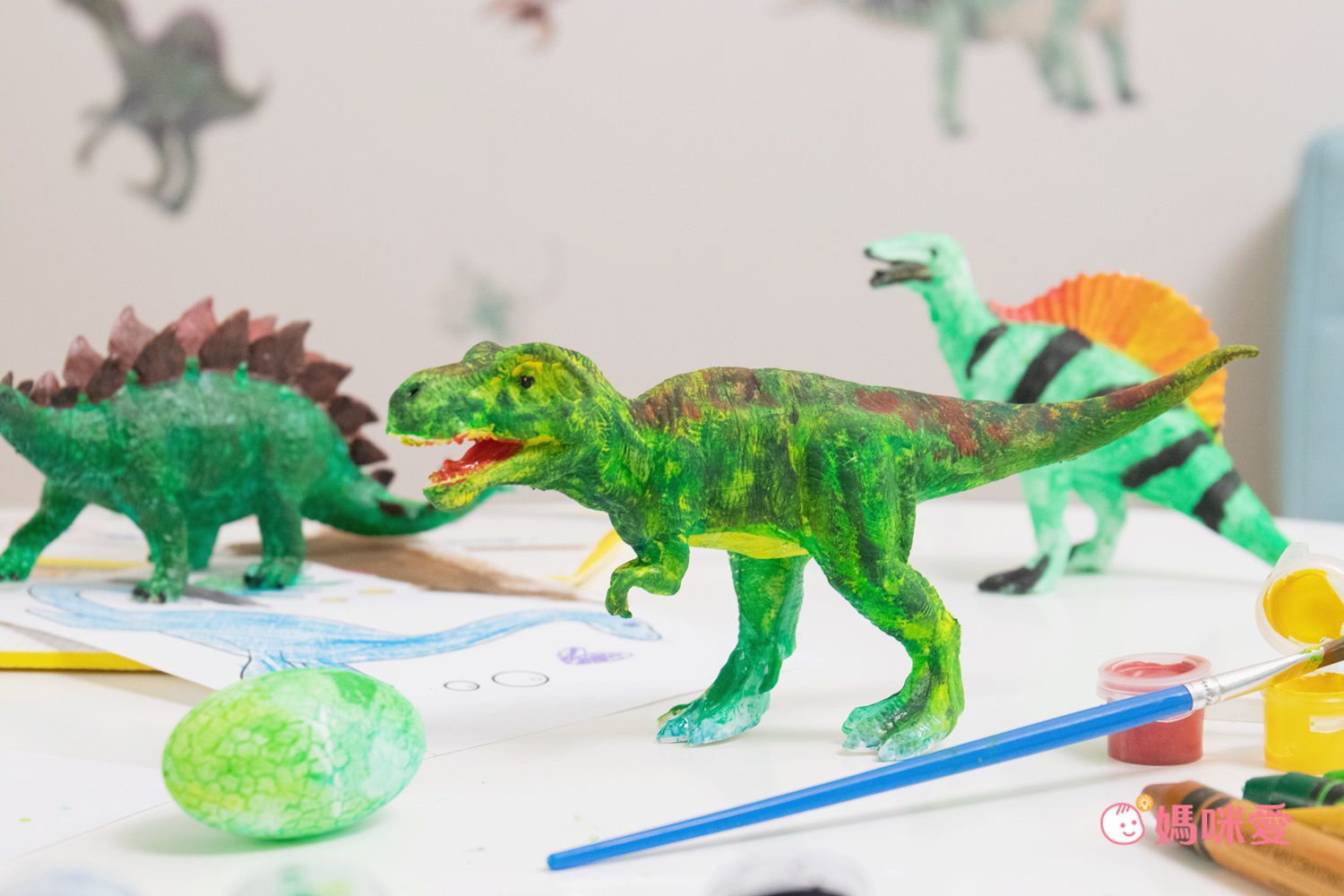 樂彩森林 - DIY恐龍彩繪組-腕龍(內附恐龍模型與10張恐龍畫紙) (22x6x18)