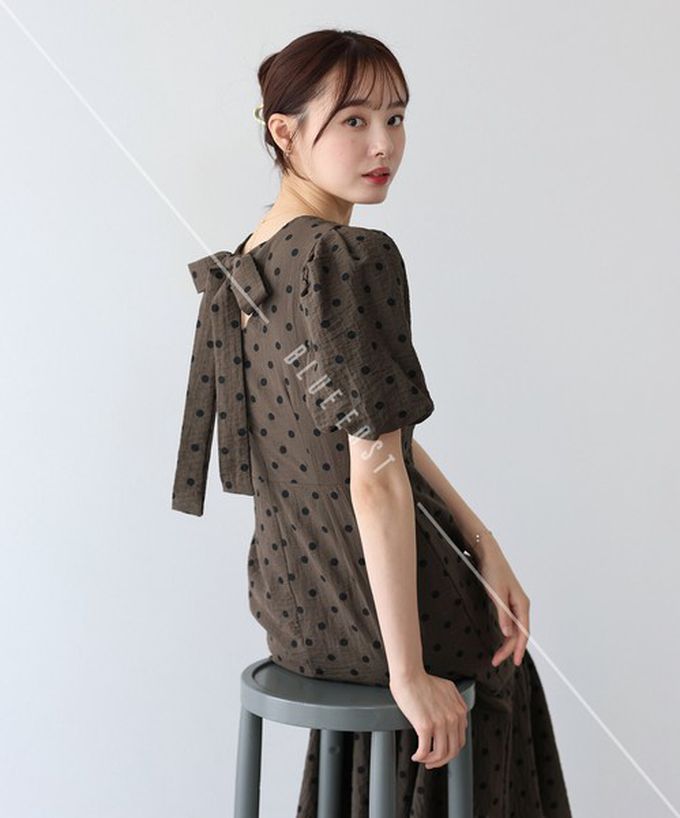 日本 BLUE EAST - 優雅方領後綁帶泡泡袖魚尾洋裝-波點-咖啡 (M)