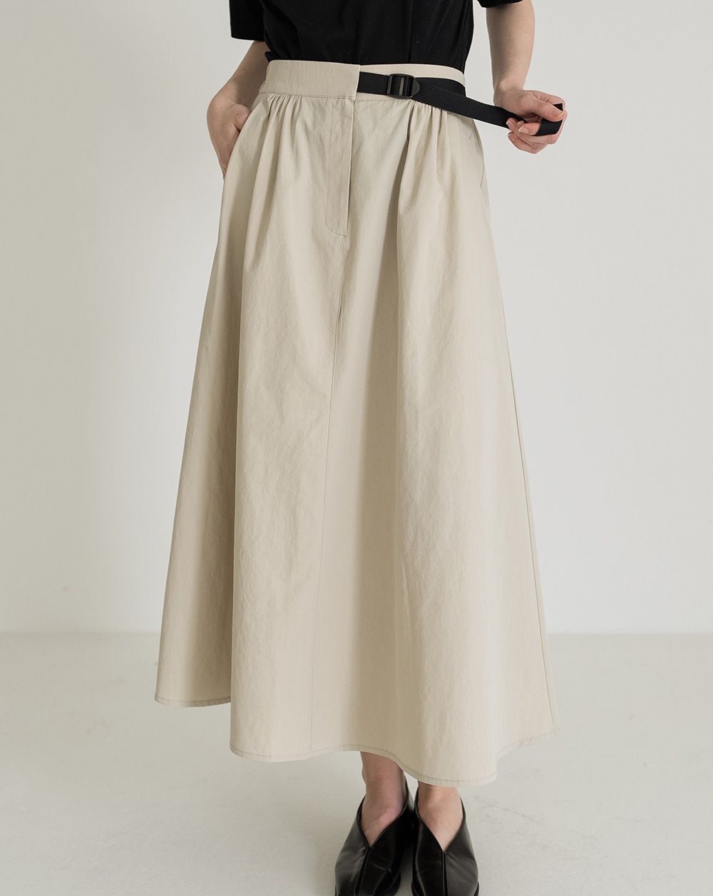 後鬆緊裝飾腰帶顯瘦長裙-淺卡其 (FREE)