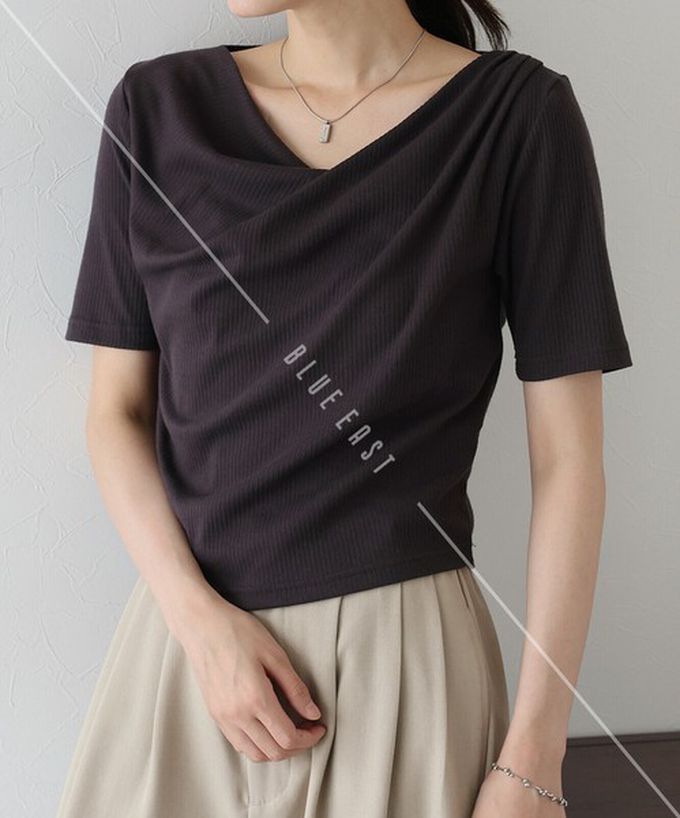 日本 BLUE EAST - 美型羅紋皺摺V領短袖上衣-咖啡