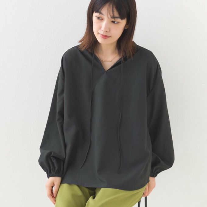 日本 OMNES - 柔滑科技棉 俐落感綁帶澎袖上衣-濃綠