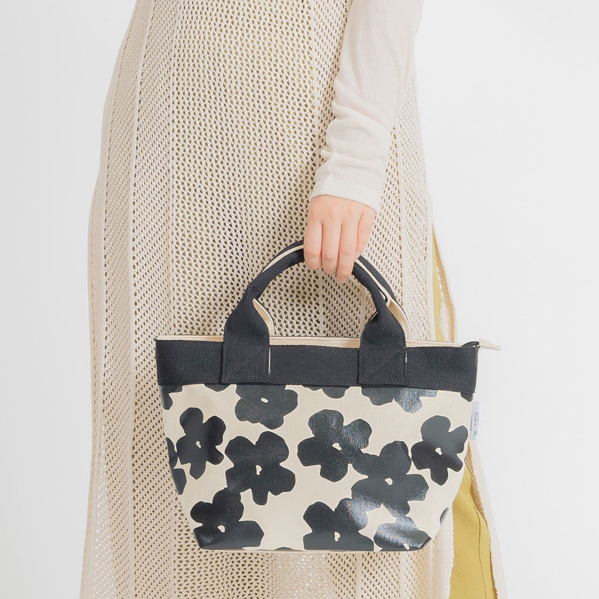 日本 Chepeli - 簡約輕量手提托特包/帆布包-花朵-米x黑