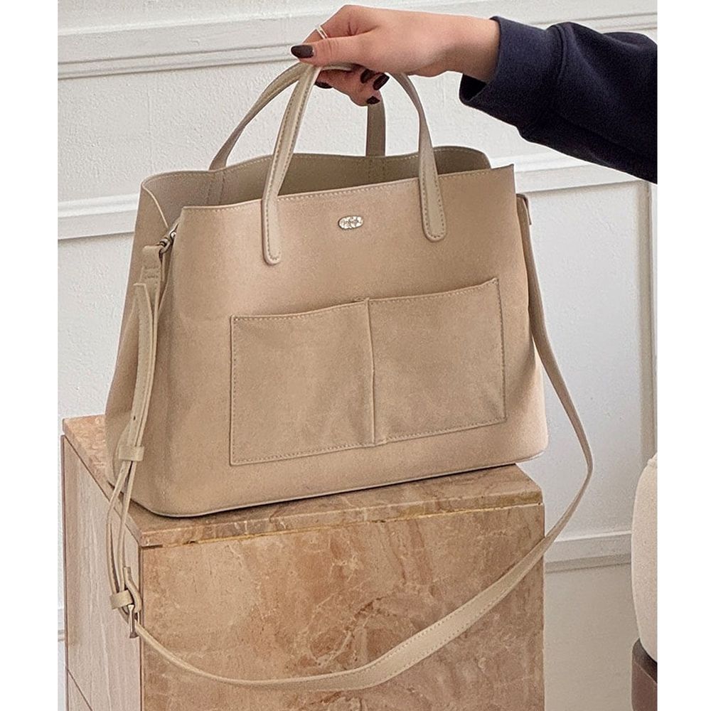 小眾設計 多夾層分隔收納質感麂皮手提/斜背包-米杏