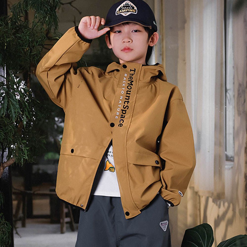 防潑水薄刷絨立領防風連帽外套-文字印花-棕色