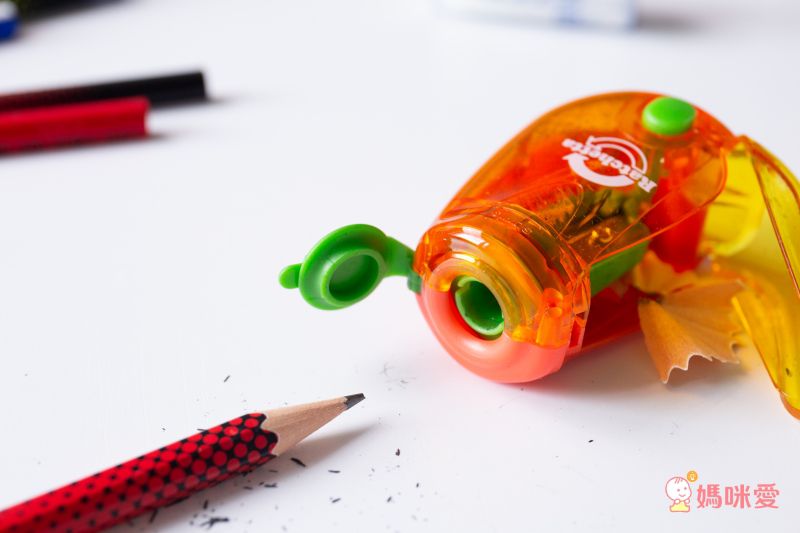 日本文具 SONIC - 左右交互旋轉削鉛筆器-完成通知款 (粉)