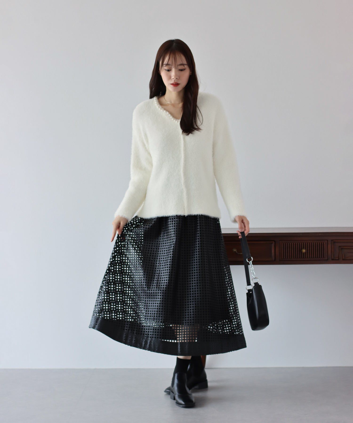 日本 BLUE EAST - 小貴氣珍珠領毛絨針織上衣-卡其