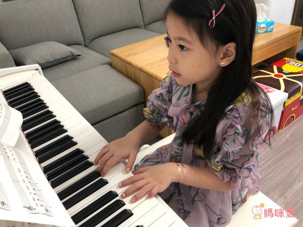 韓國 Peach and - 兒童安全水溶性蝴蝶結指甲油(附戒指)-11貝兒美女黃-10ml