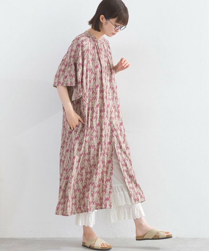 日本 Lupilien - 柔滑嫘縈植物印花寬鬆短袖洋裝-綠x桃