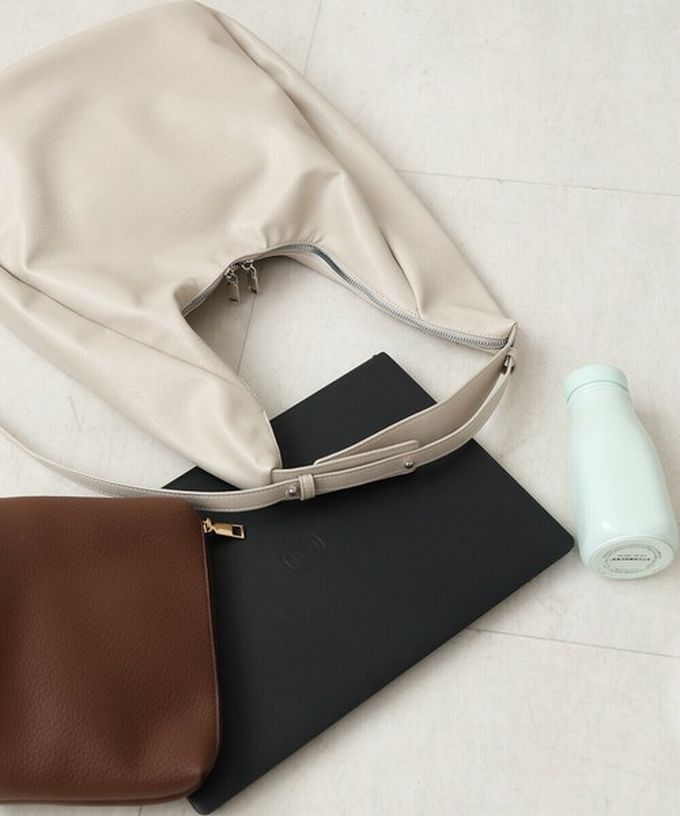 日本 Bab - 俐落雙拉鍊彎月形質感肩背包-黑