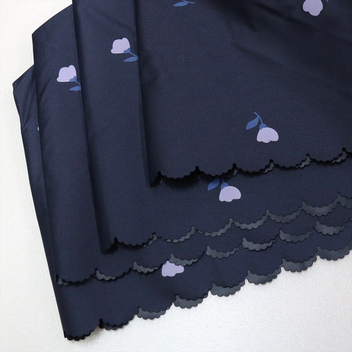 日本 nifty colors - 抗UV輕量 晴雨兩用折疊傘(遮光遮熱款)-花瓣傘面/清新小花-白 (直徑90cm/224g)-99.9%