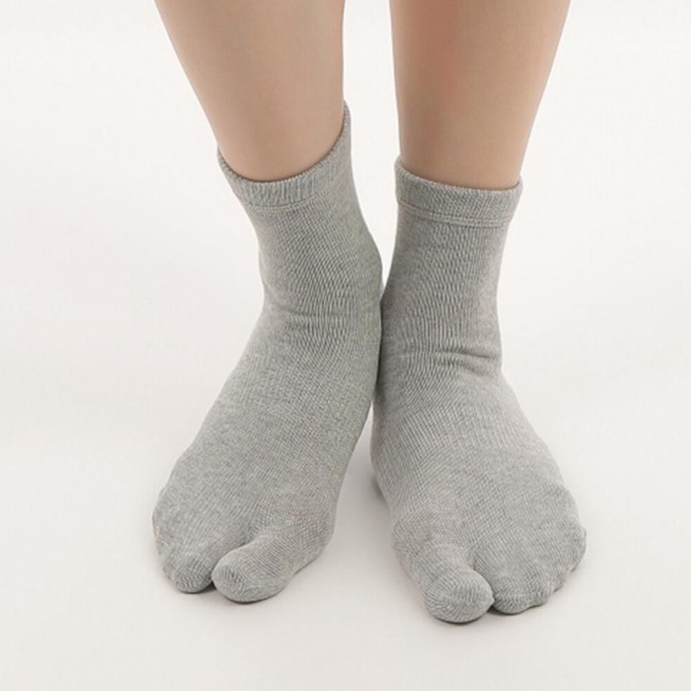 日本女裝代購 - 日本製 扁平足專用分趾襪-淺灰