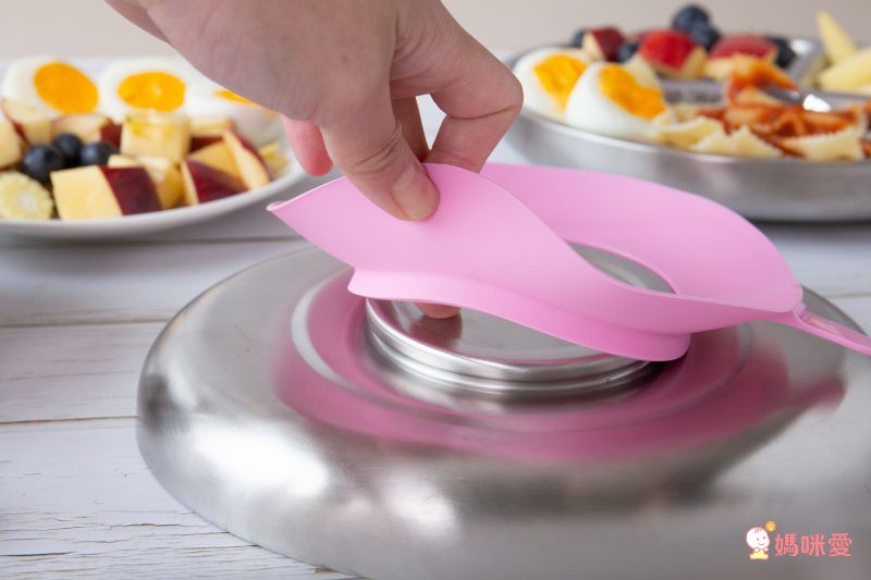 用到小學沒問題【Avanchy】分隔吸盤餐盤，自主吃飯首選