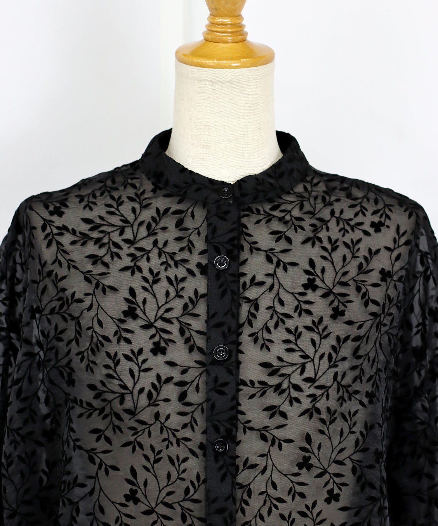 日本 BLUE EAST - 優雅透感植物紋長袖襯衫-黑