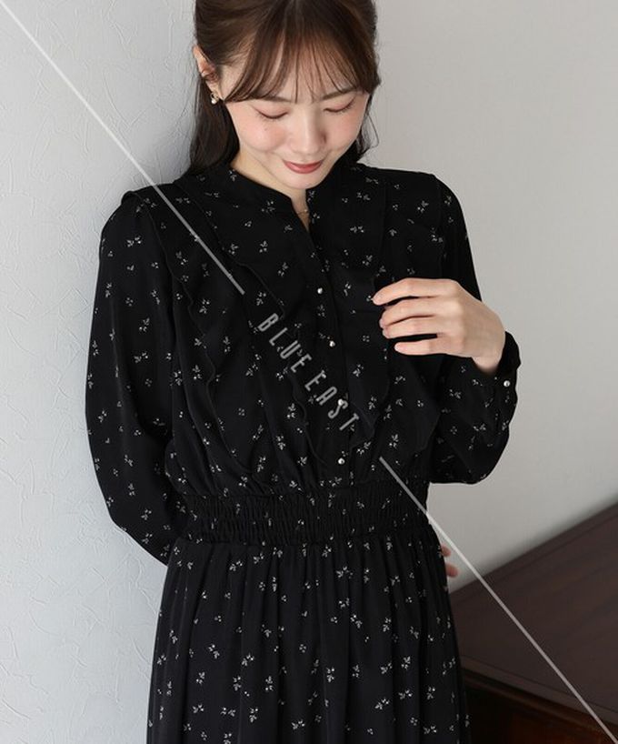 日本 BLUE EAST - 成熟摺邊典雅小花束腰長袖洋裝-深灰