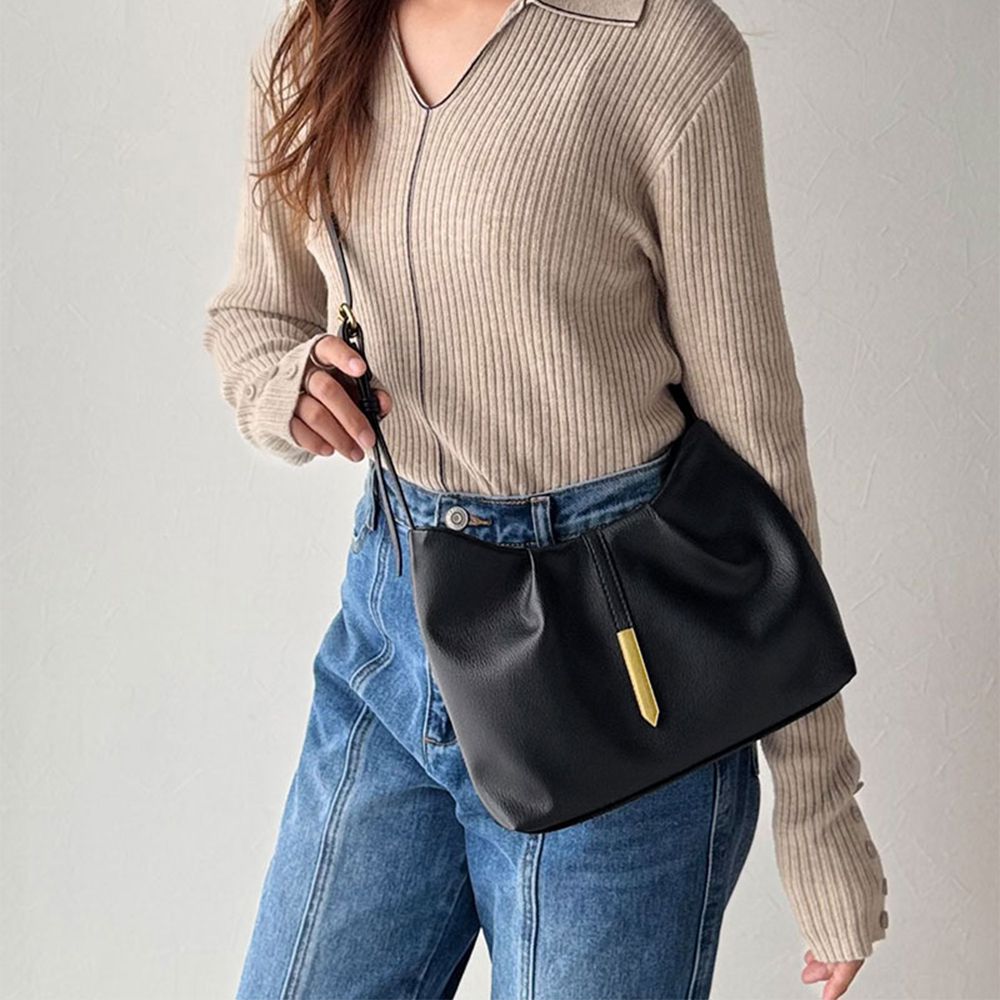 簡約成熟感柔軟皺摺肩背/側背包-黑