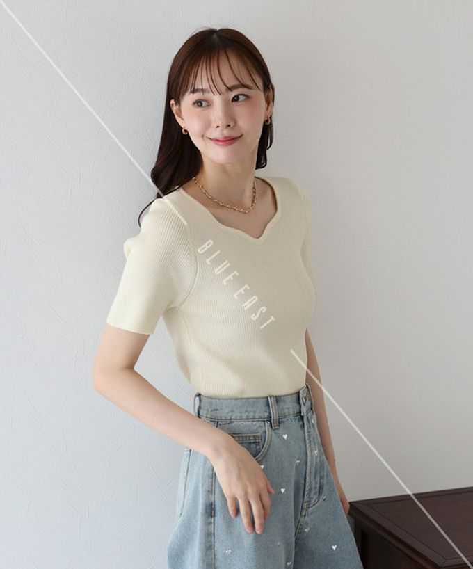 日本 BLUE EAST - 合身羅紋甜美桃心領短袖上衣-黑