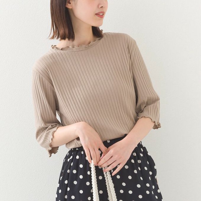 日本 OMNES - 輕盈木耳邊合身羅紋短袖上衣-濃綠