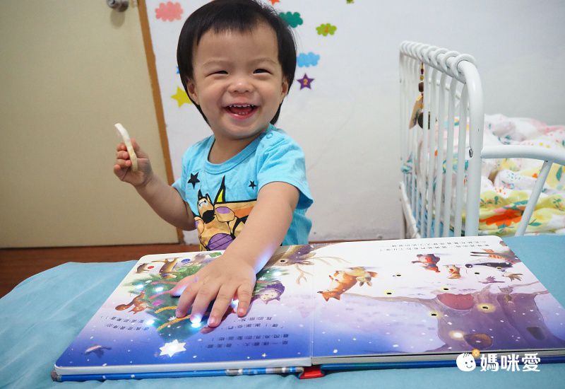 小老鼠的閃亮聖誕夜（燈泡書）