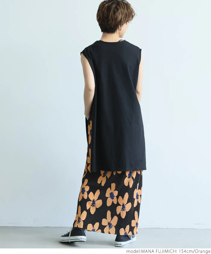 日本 COCA - 熱情花朵細摺長裙-黑底白花