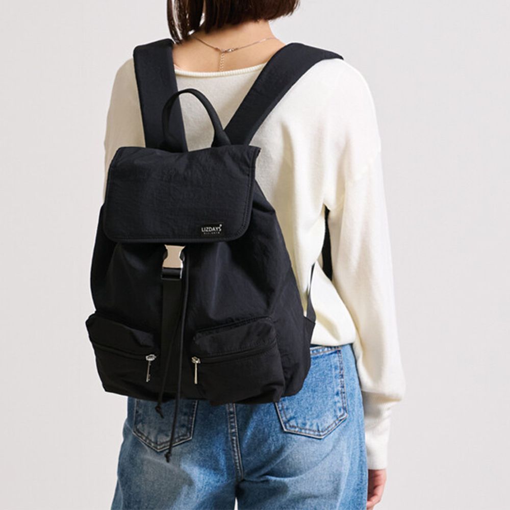 輕量簡約防潑水多口袋後背包-黑 (30x35cm)