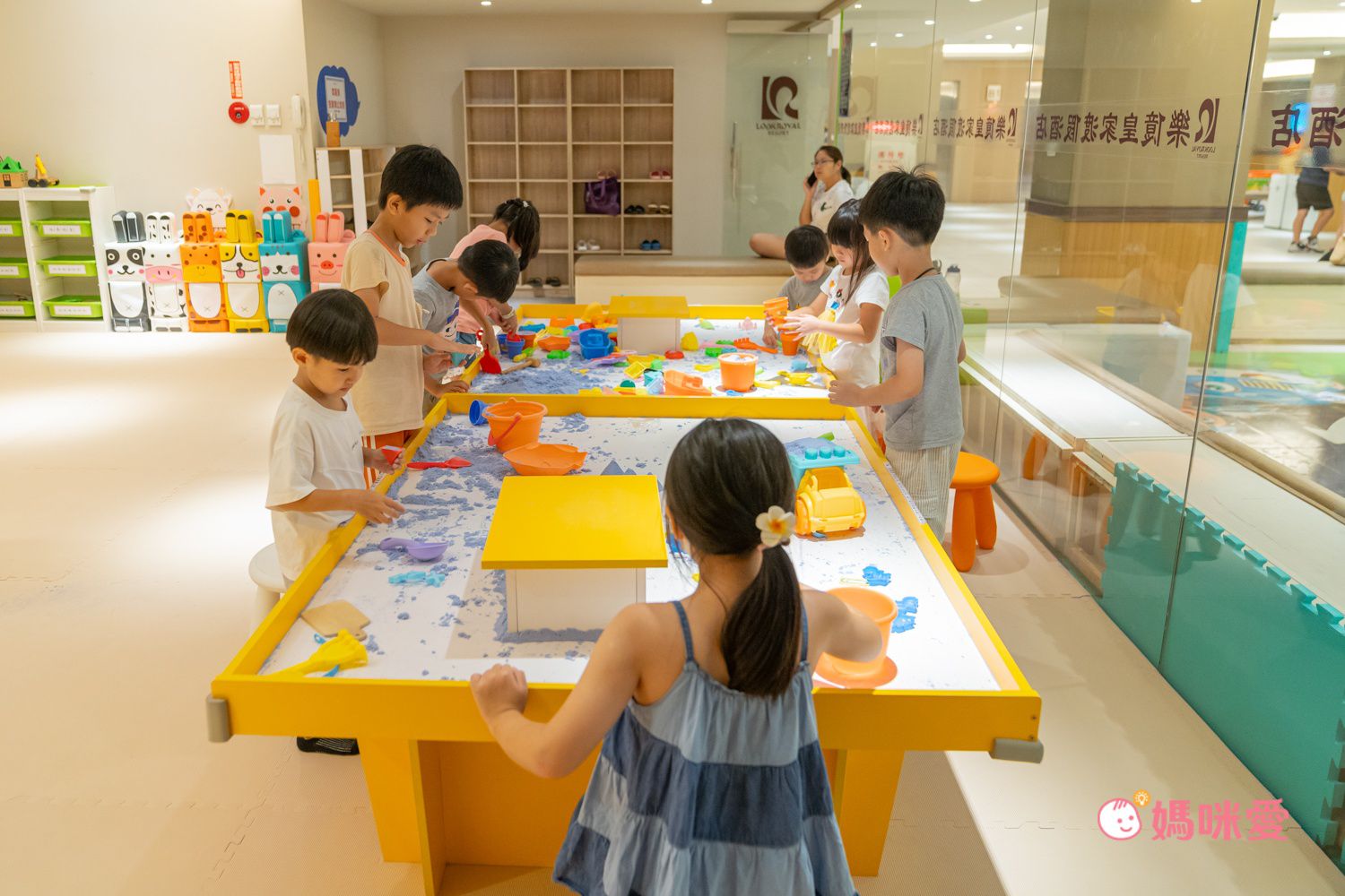 嘉義樂億皇家渡假酒店 - 『病毒崩合購組』平日四大一泊一食專案（贈兩張『三隻小豬觀光農場』入場券)+病毒崩 100ppm噴劑 100ml*2+100ppm白麝香燕麥淨膚皂100g*1