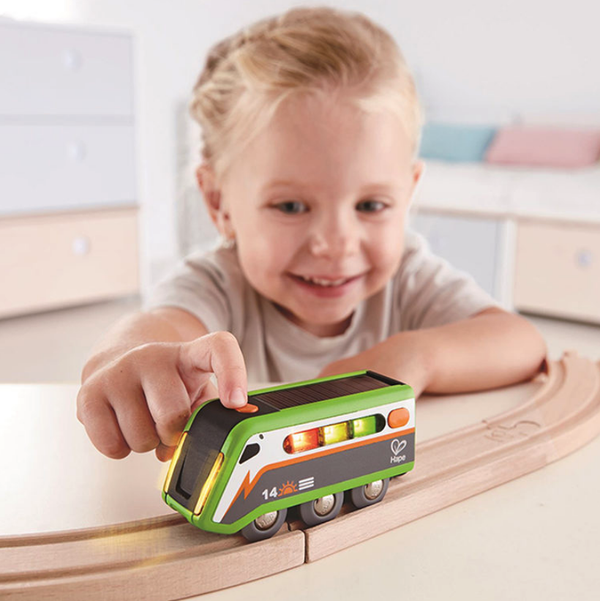 超酷太陽能車／高鐵車站加入！❤ 德國 Hape 軌道車 ❤ 車車控最愛豪華軌道