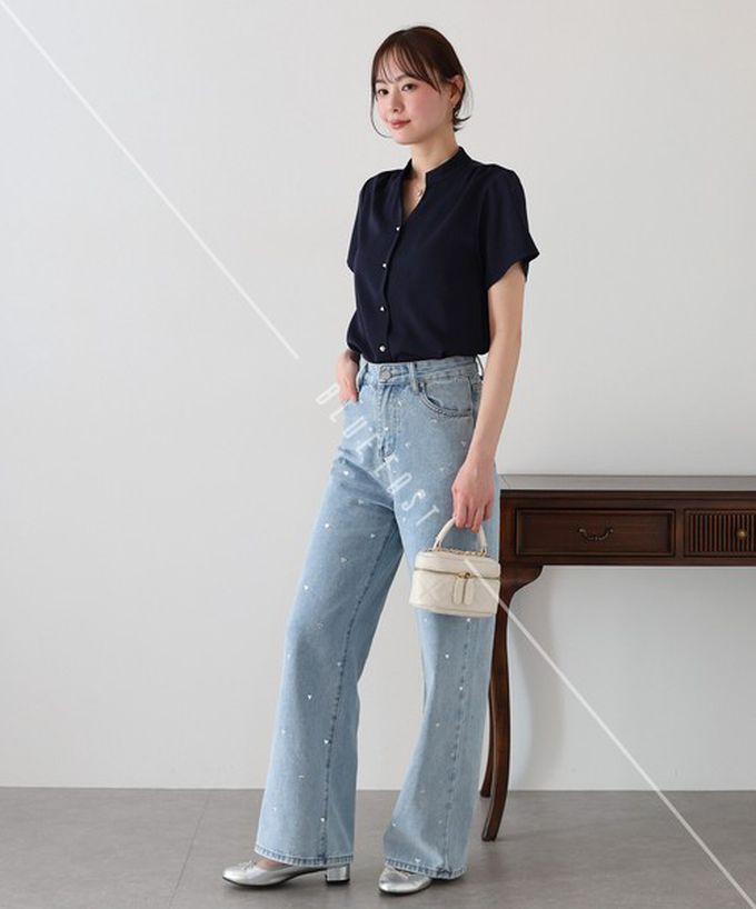 日本 BLUE EAST - 滿版愛心鉚釘高腰丹寧寬褲-淺藍