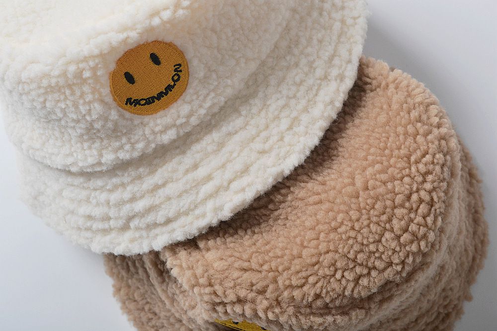毛絨絨毛帽-笑臉繡花-米白色