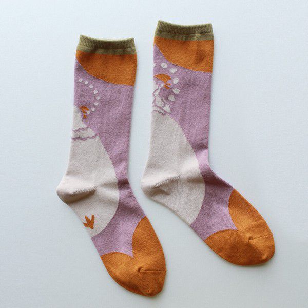 日本女裝代購 - 日本製 伊索寓言印花長襪-寡婦與母雞-粉紫 (23-25cm)